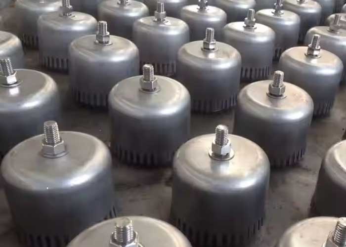 Distillation column trays for hybrid fractionating columns