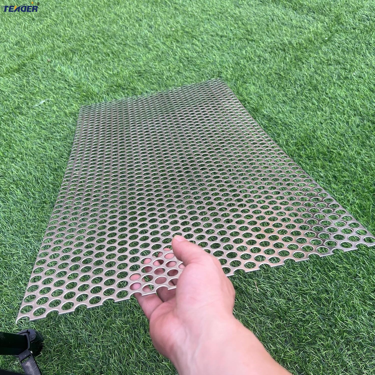 High Quality Decorative Facade Cladding Perforated Metal Mesh Sheet Aluminum Perforated Plate for Building Exterior Decoration