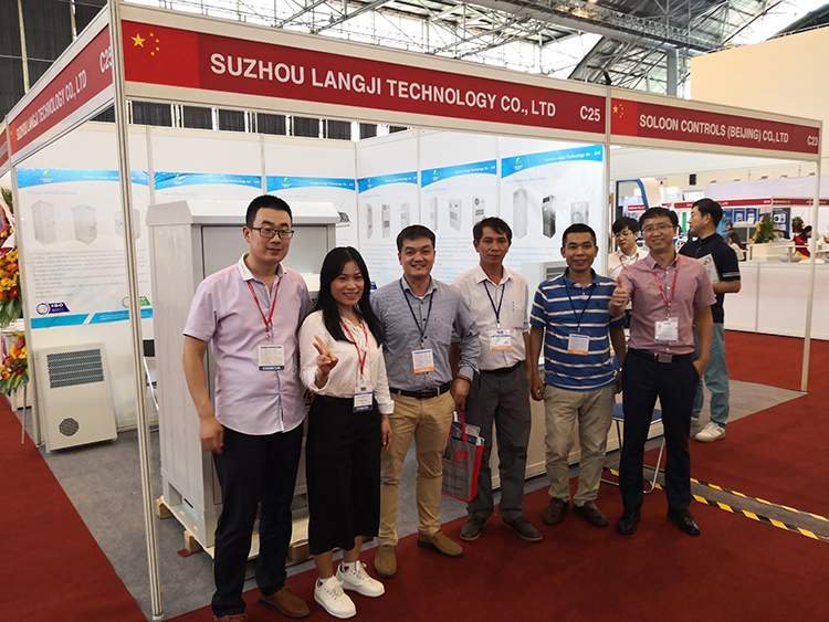 Exhibition Presence 4