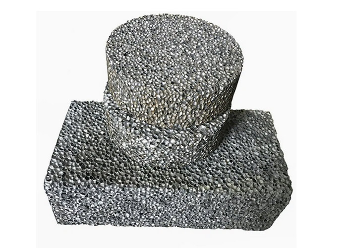 Porous stainless steel foam for high-temperature gas and liquid filtration