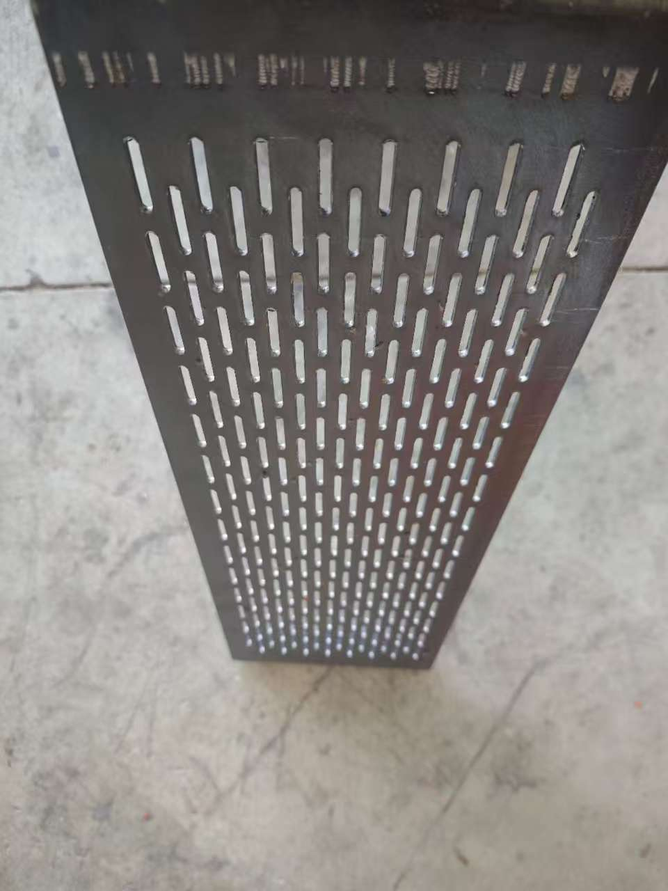 Precise Material Selection Pressed Firmly Without Any Cracking The Entire Piece Is Formed Perforated Screen Plate